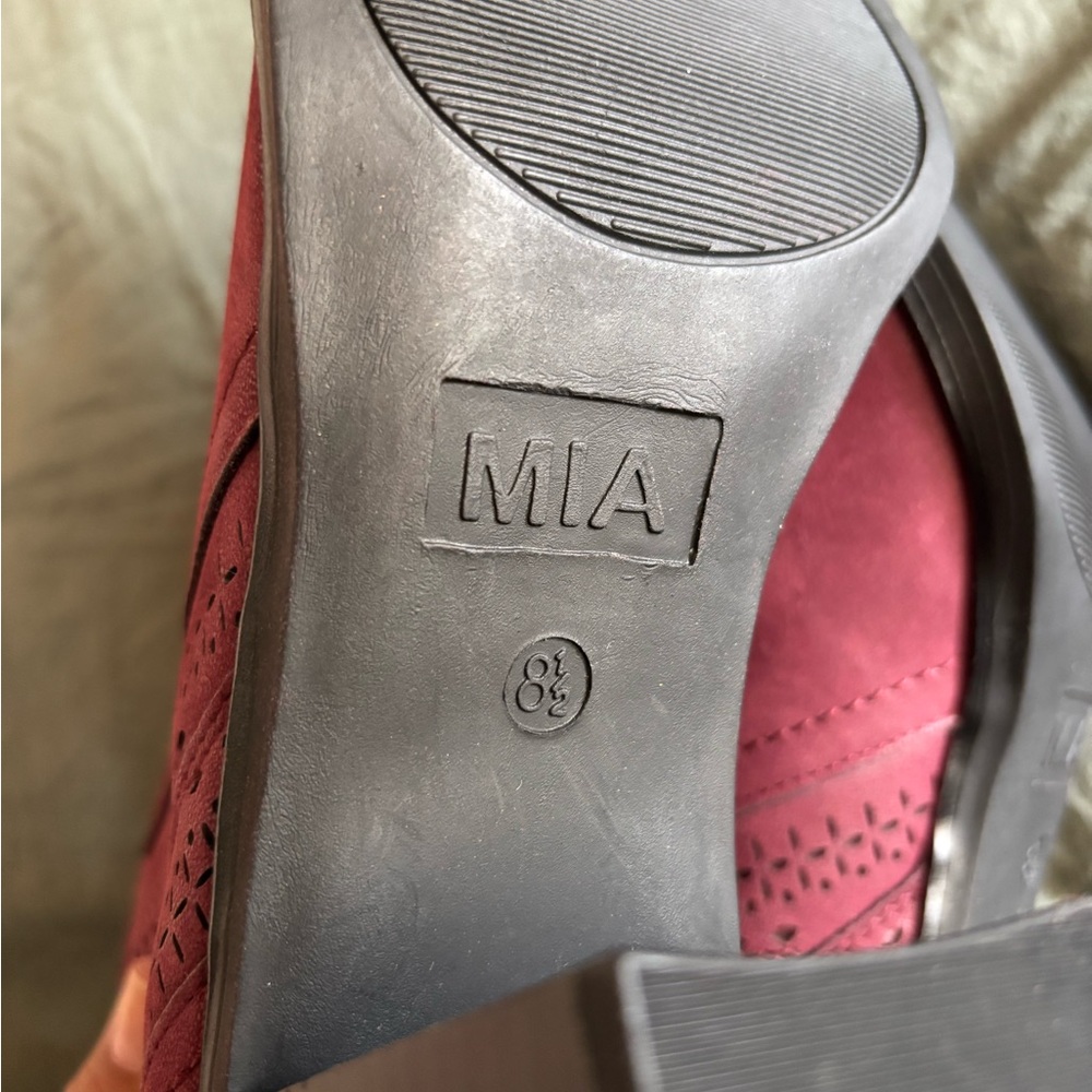 MIA | Sutton Bootie | Burgundy - Picture 5 of 5